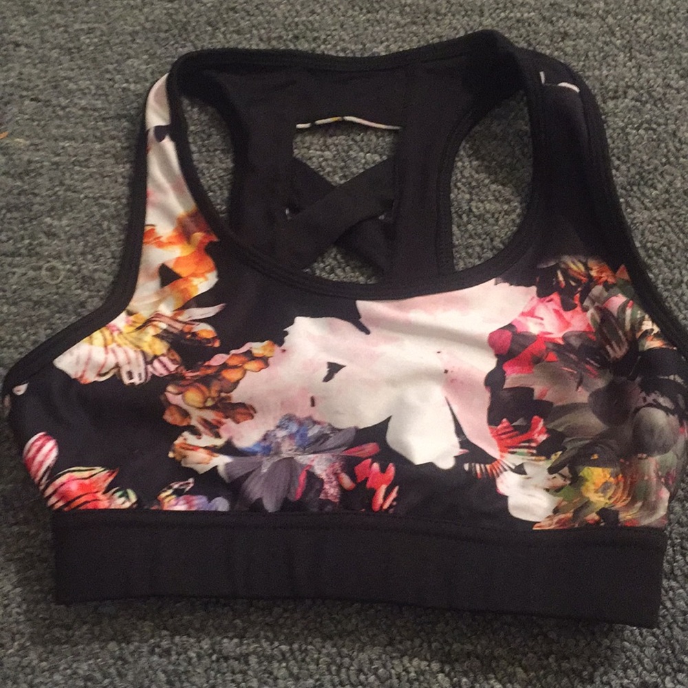 sports bra cross back design in back